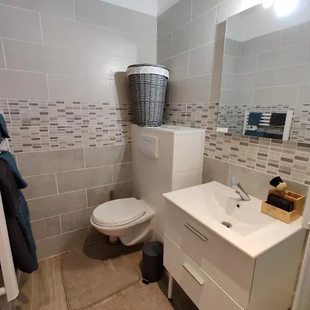 Studio A moderne et cosy, 1,7 kilomètres des plages * Fréjus