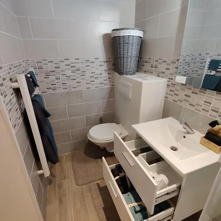 Studio A moderne et cosy, 1,7 kilomètres des plages Appartamento Fréjus